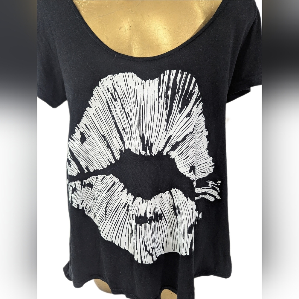 Lauren Moshi NWOT Women's Black Blouse Lips Graphic Asymmetrical Hem Large